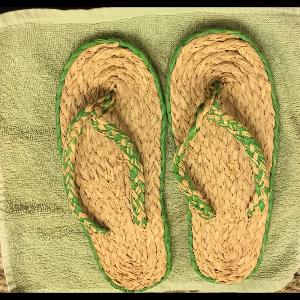 Hand-woven corn-husk/straw beach thong fli…
